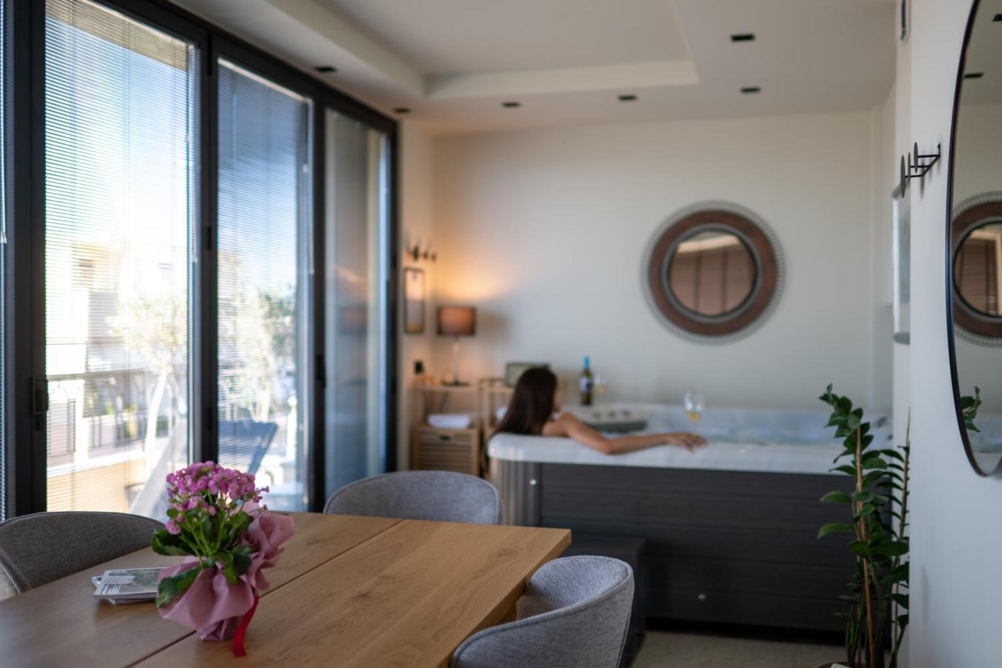 Evripidou 7 - Kalamata Mediterranean Suites Екстер'єр фото