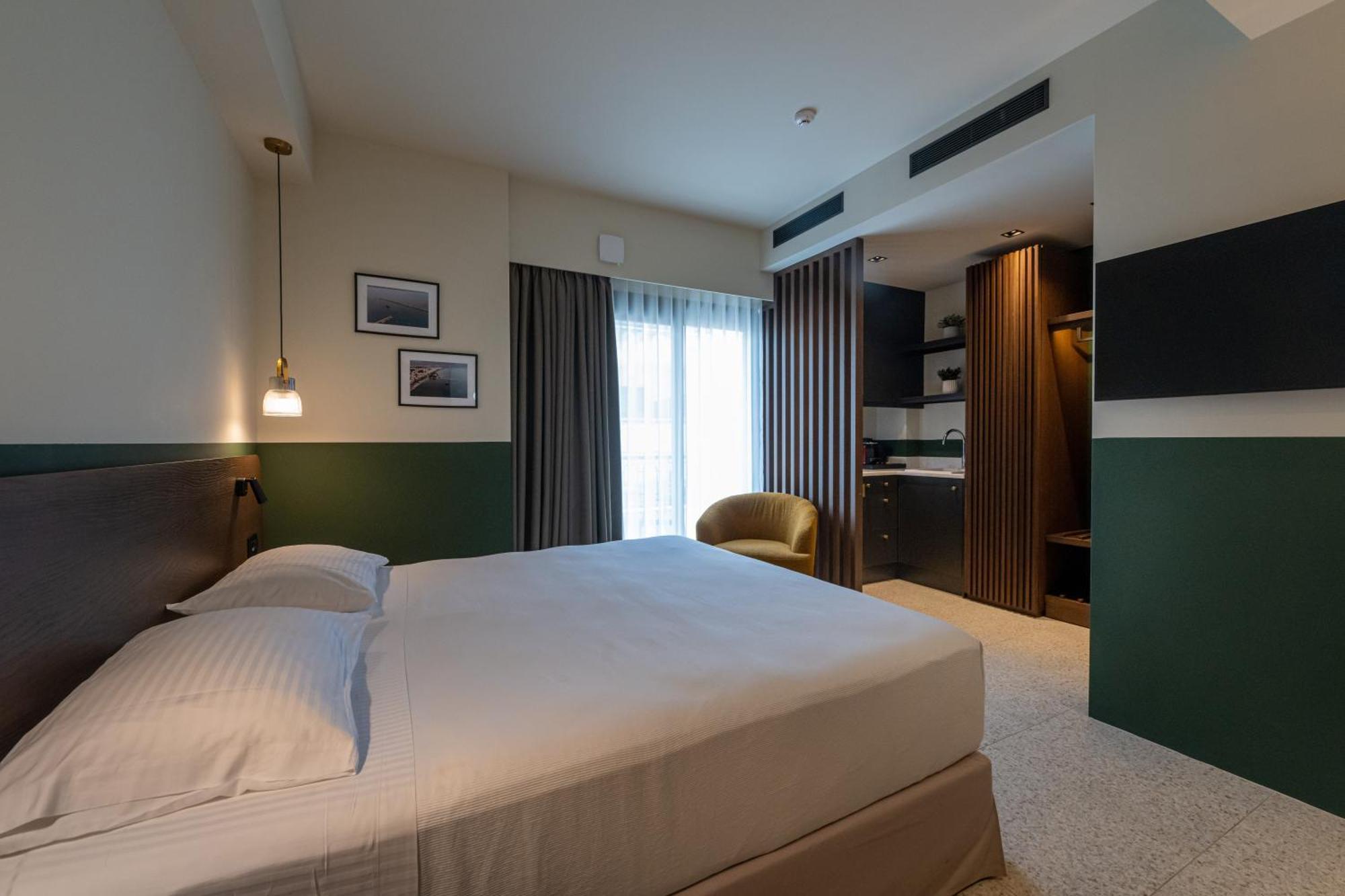 Evripidou 7 - Kalamata Mediterranean Suites Екстер'єр фото