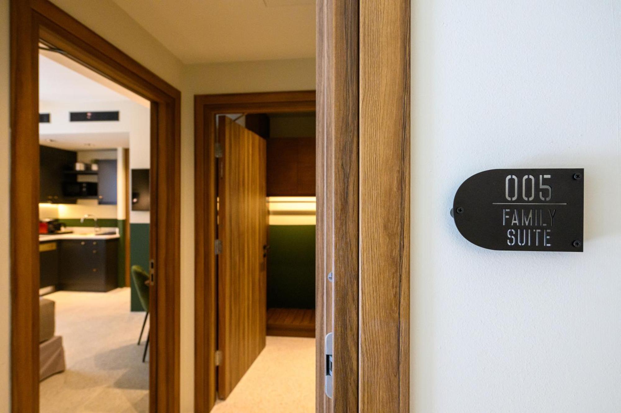 Evripidou 7 - Kalamata Mediterranean Suites Екстер'єр фото