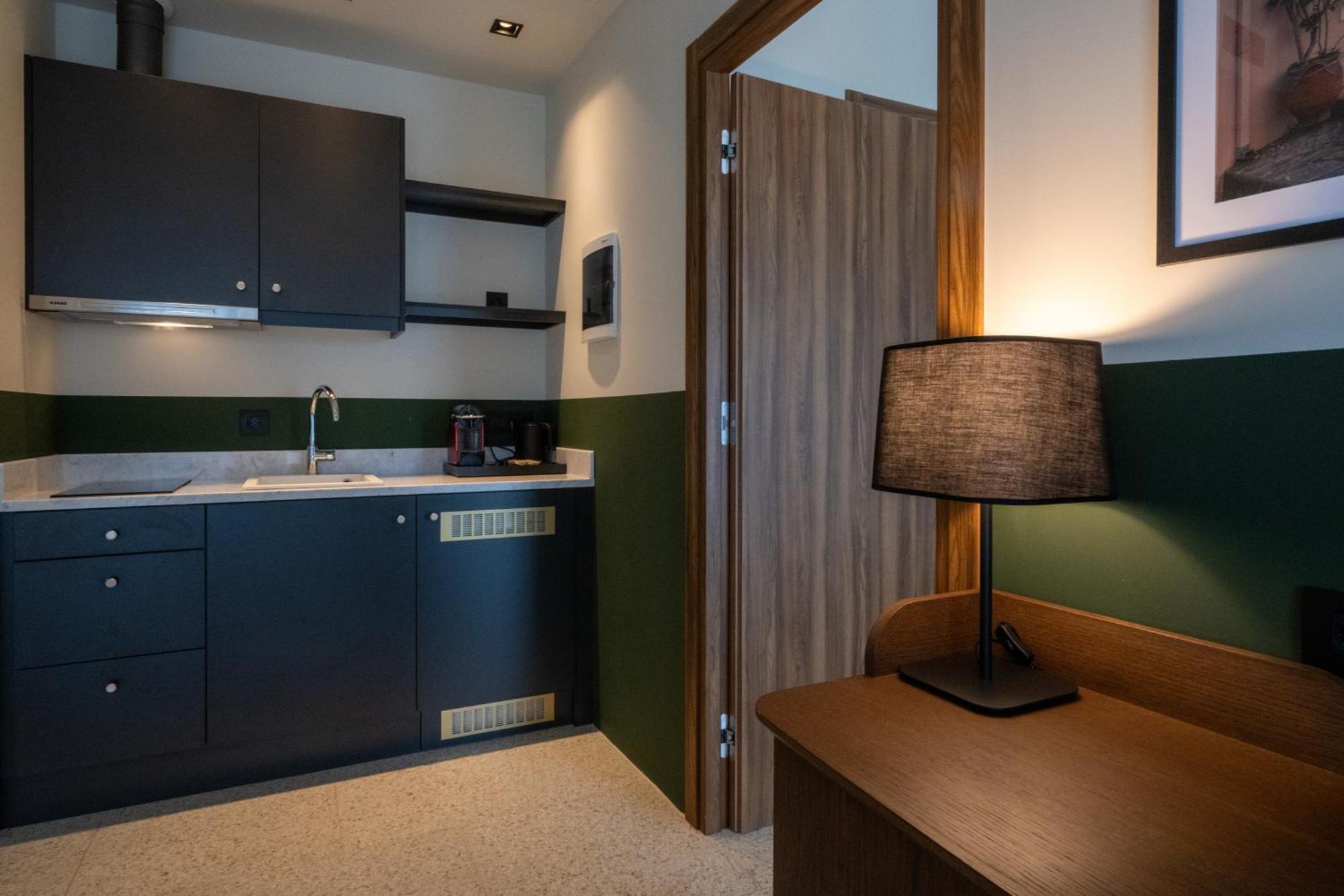 Evripidou 7 - Kalamata Mediterranean Suites Екстер'єр фото