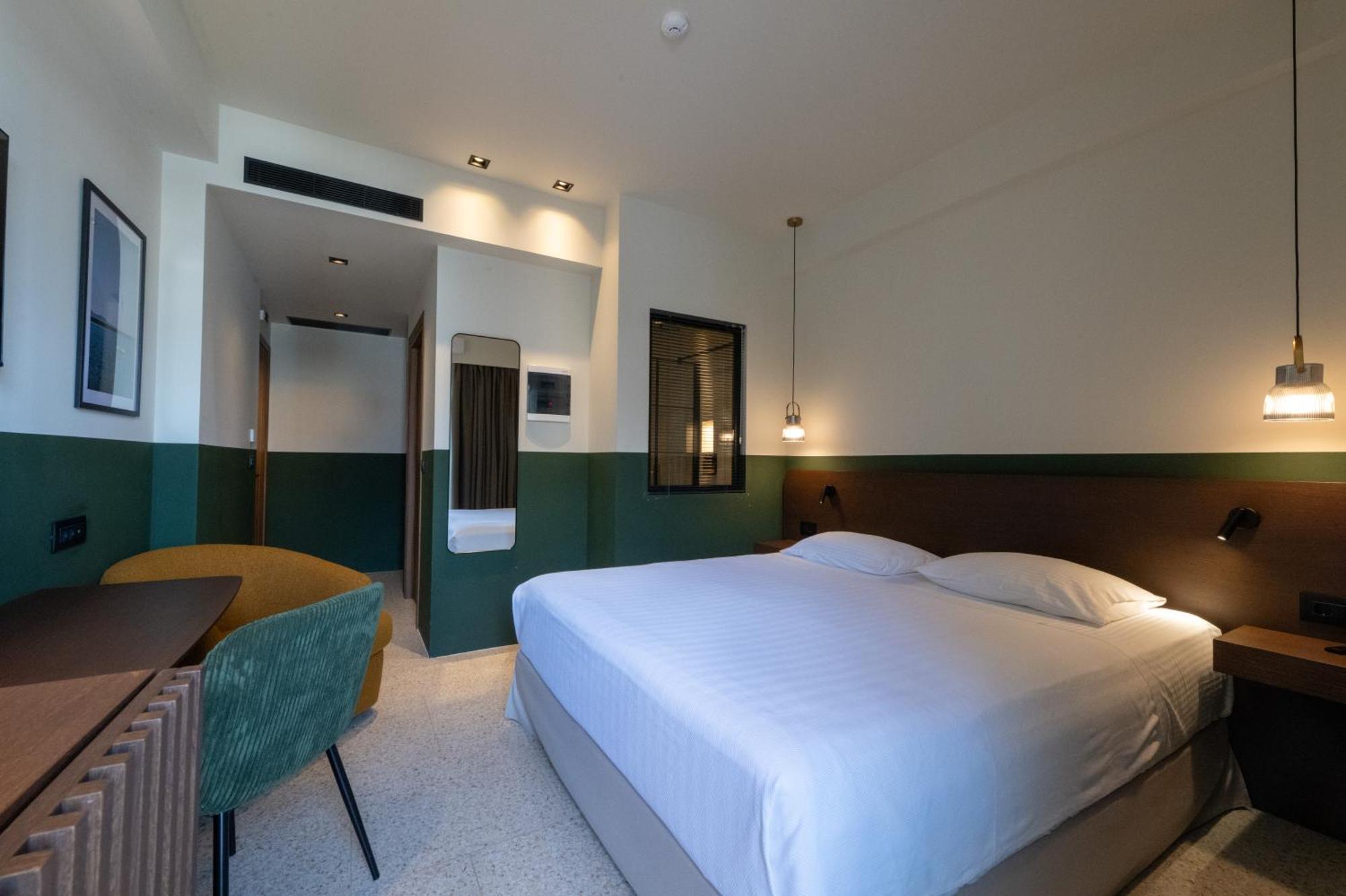Evripidou 7 - Kalamata Mediterranean Suites Екстер'єр фото