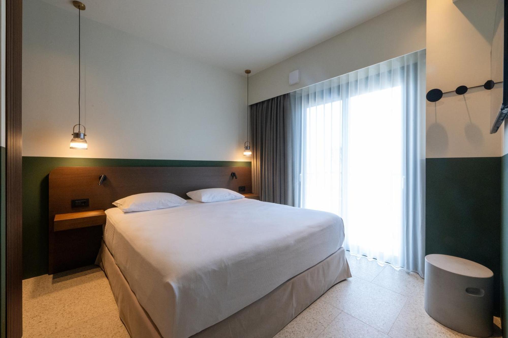 Evripidou 7 - Kalamata Mediterranean Suites Екстер'єр фото