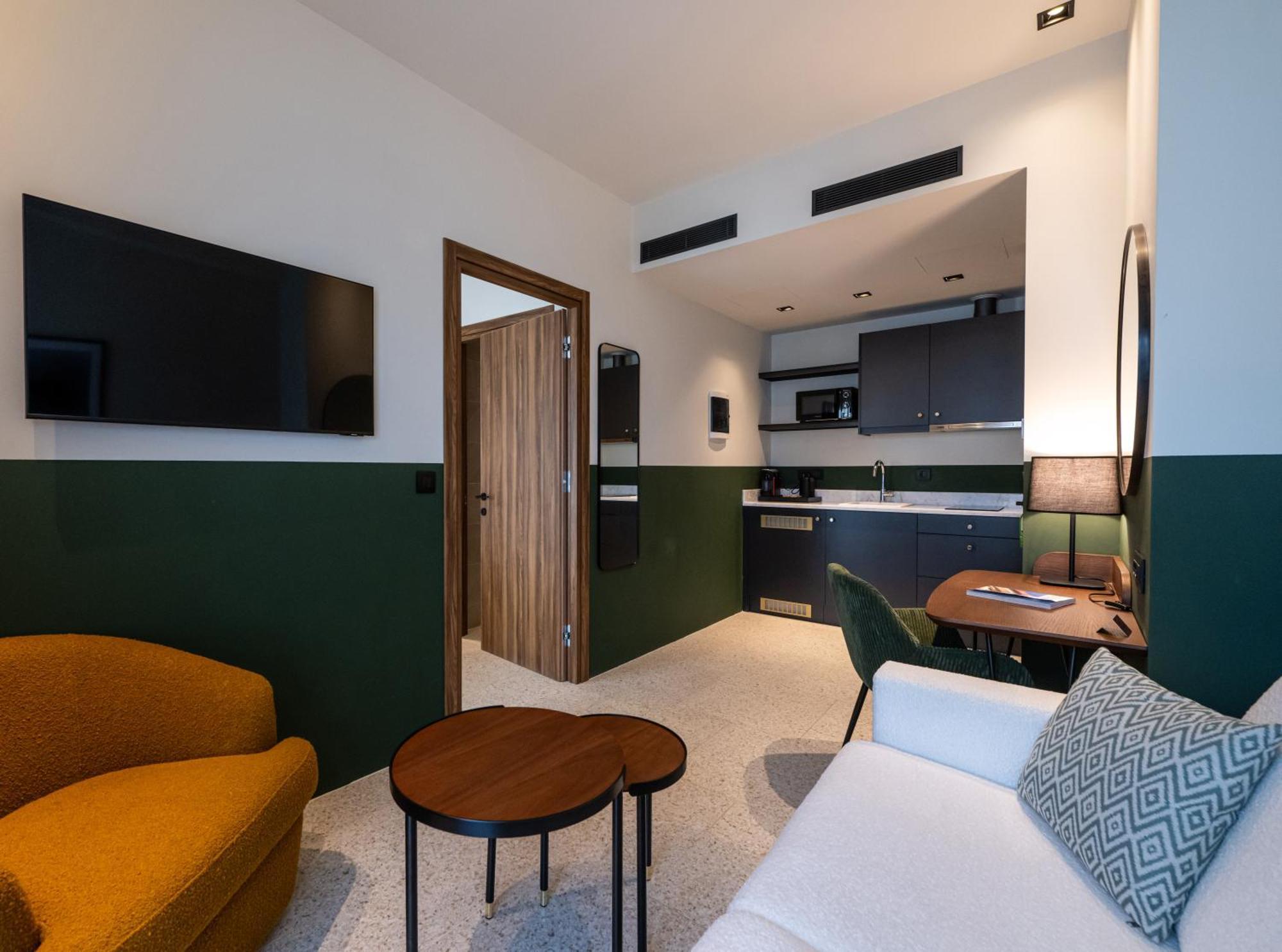 Evripidou 7 - Kalamata Mediterranean Suites Екстер'єр фото